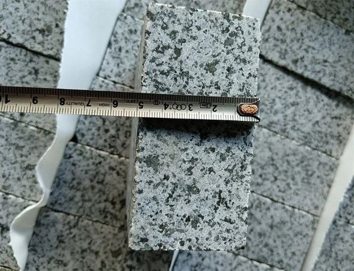 MID-Grey-Granite-Paving-Dark-Grey-Granite-Setts.webp (3)(001)