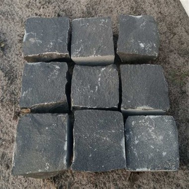 ब्लैक बेसाल्ट डार्क बेसाल्ट फ़र्श सेट करता है